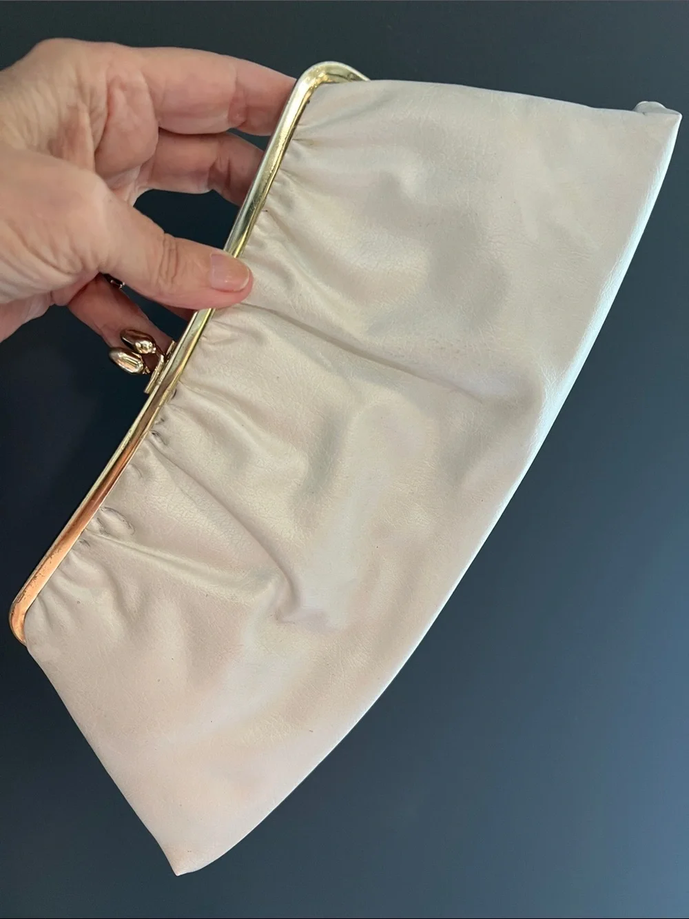 Vintage Creamy white vinyl Frame-Top kiss closure Evening Clutch
